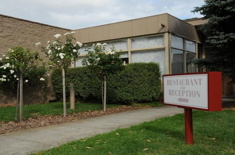 The Peninsula Motor Inn - Accommodation Newcastle 1