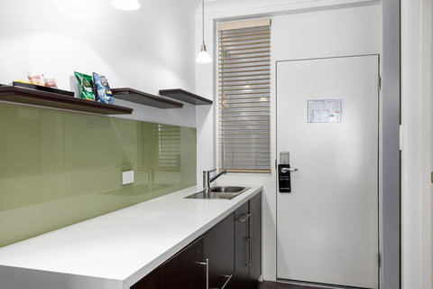 The Commodore - Accommodation Newcastle 4