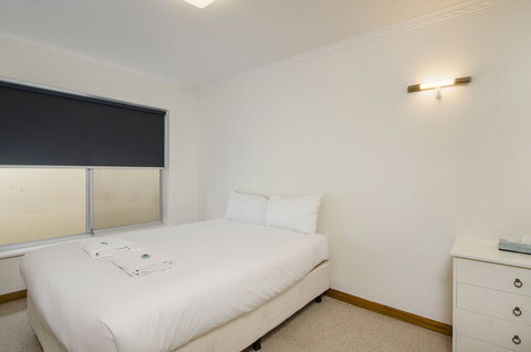 The Commodore - Accommodation Newcastle 1