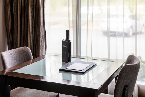 The Commodore - Accommodation Newcastle 6