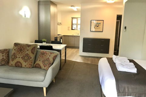 Adelaide Dresscircle Apartments Archer Street - Accommodation Newcastle 6