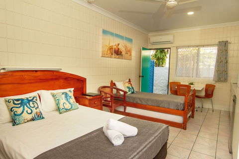 Tropical Palms - Accommodation Newcastle 6