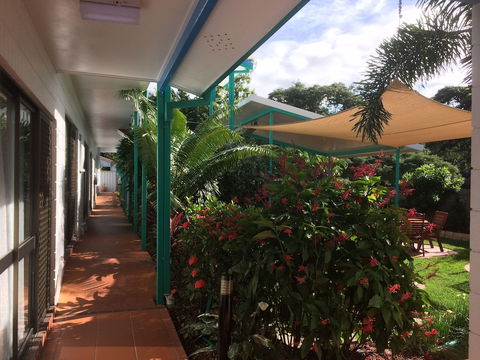 Tropical Palms - Accommodation Newcastle 0