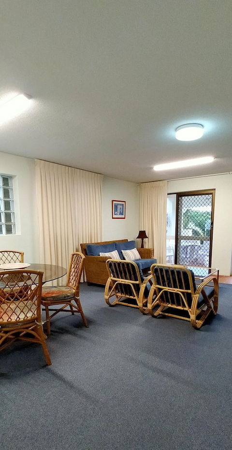 Camargue Beachfront Apartments - Accommodation Newcastle 6