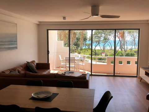 Camargue Beachfront Apartments - Accommodation Newcastle 5
