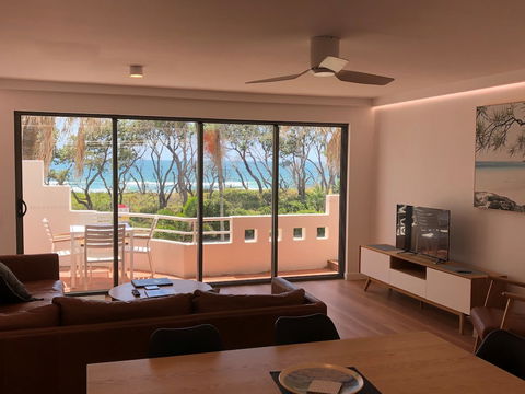 Camargue Beachfront Apartments - Accommodation Newcastle 3