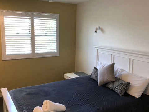 Camargue Beachfront Apartments - Accommodation Newcastle 4