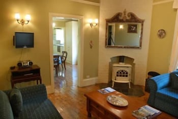 Leura Lady - Accommodation Newcastle 1