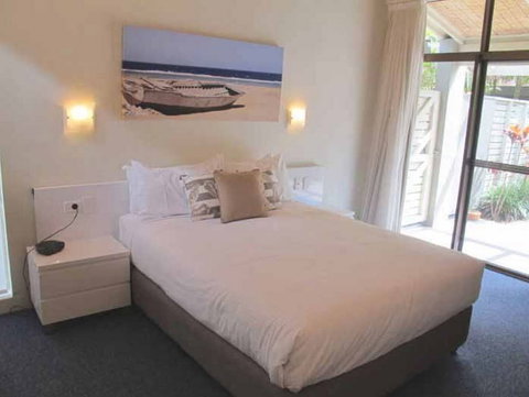Nautilus Beachfront Villas & Spa - Accommodation Newcastle 4
