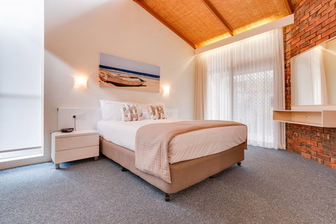 Nautilus Beachfront Villas & Spa - Accommodation Newcastle 1