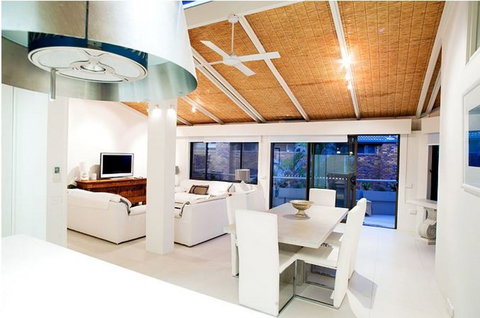 Nautilus Beachfront Villas & Spa - Accommodation Newcastle 5