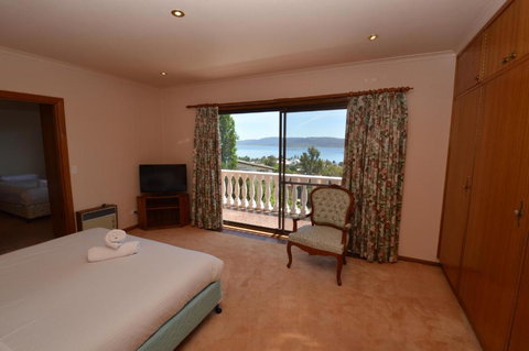 Top Deck - Accommodation Newcastle 6