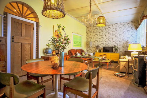 Cromwell House - Accommodation Newcastle 4