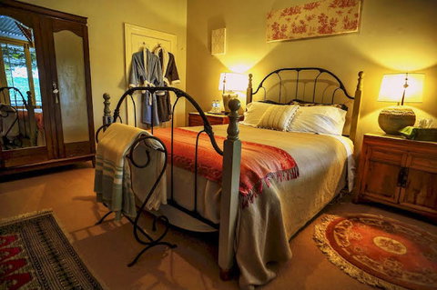 Cromwell House - Accommodation Newcastle 6