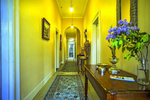 Cromwell House - Accommodation Newcastle 5