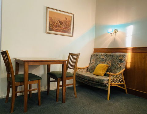 County Lodge Motor Inn - Accommodation Newcastle 6