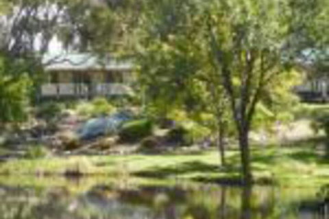 Granite Gardens Cottages & Lake Retreat - Accommodation Newcastle 0