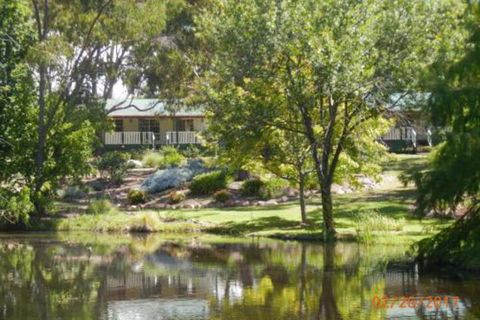 Granite Gardens Cottages & Lake Retreat - Accommodation Newcastle 4