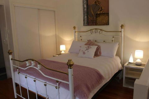 Granite Gardens Cottages & Lake Retreat - Accommodation Newcastle 7