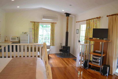 Granite Gardens Cottages & Lake Retreat - Accommodation Newcastle 3
