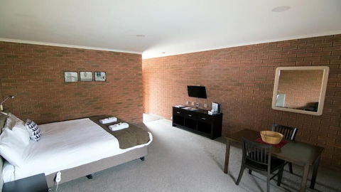 Ashleigh Court Motor Inn - Accommodation Newcastle 6