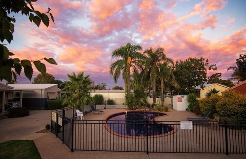 Ashleigh Court Motor Inn - Accommodation Newcastle 3