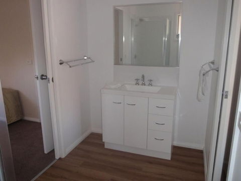 Ashleigh Court Motor Inn - Accommodation Newcastle 5