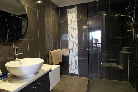 Cattleman's Country Motor Inn & Serviced Apartments - Accommodation Newcastle 3