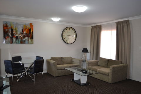 Cattleman's Country Motor Inn & Serviced Apartments - Accommodation Newcastle 4