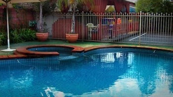 Courtyard Motor Inn - Accommodation Newcastle 2