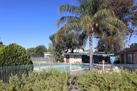 Capri Motel - Accommodation Newcastle 2