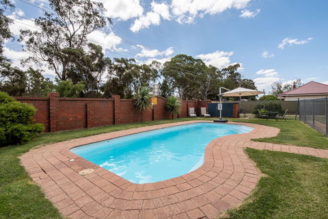 Golden Country Motel & Caravan Park - Accommodation Newcastle 5