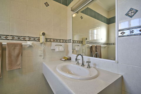 Abel Tasman Motor Inn - Accommodation Newcastle 6