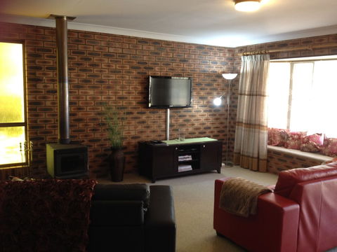 Shady Trees Barrington Holiday House - Accommodation Newcastle 2