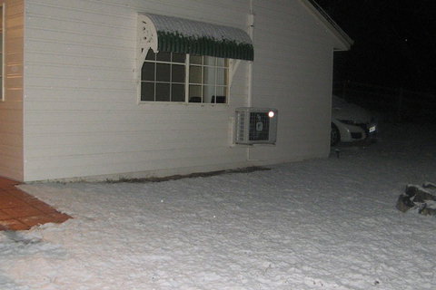 Accommodation Creek Cottages - Accommodation Newcastle 2