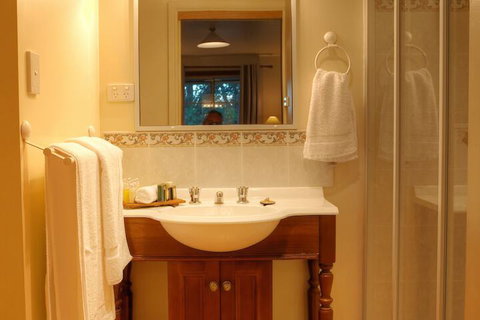 Accommodation Creek Cottages - Accommodation Newcastle 5