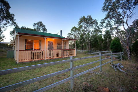Accommodation Creek Cottages - Accommodation Newcastle 4