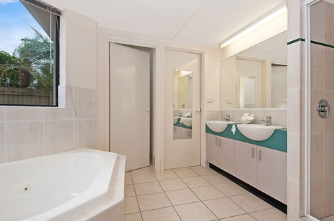 Windward Passage Holiday Apartments - Accommodation Newcastle 4