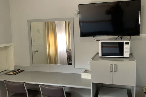 Orana Windmill Motel - Accommodation Newcastle 4