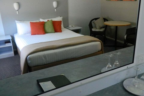 Orana Windmill Motel - Accommodation Newcastle 7