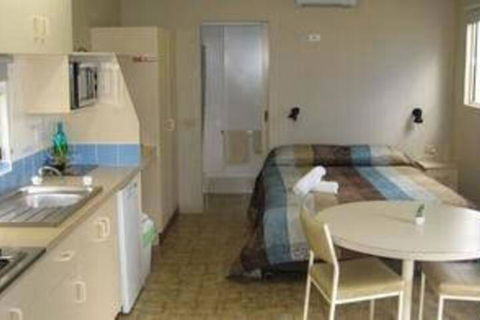 West Wyalong Caravan Park - Accommodation Newcastle 4