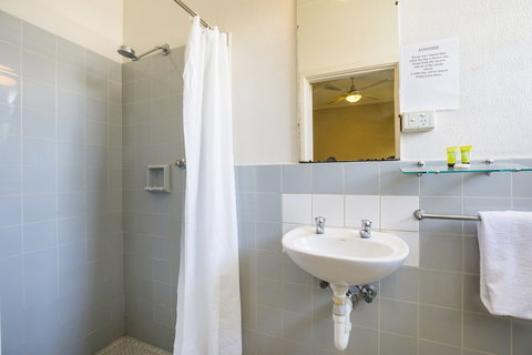 Esplanade Hotel - Accommodation Newcastle 3