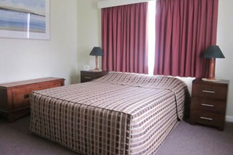 Lakes Waterfront Motel & Holiday Cottages - Accommodation Newcastle 5