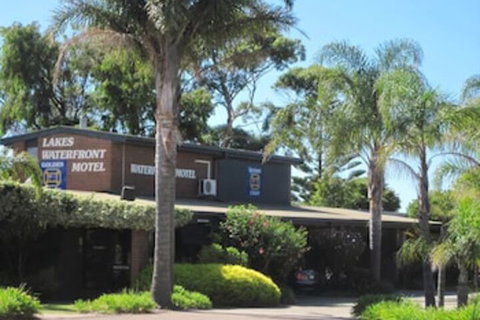 Lakes Waterfront Motel & Holiday Cottages - Accommodation Newcastle 0