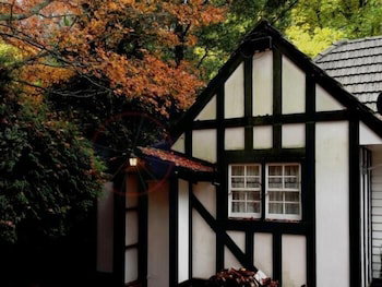 Tudor Cottages Mt Dandenong - Accommodation Newcastle 0