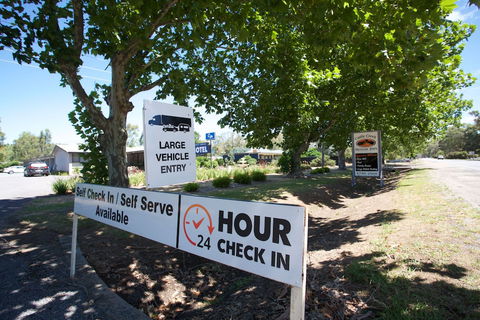 Castle Creek Motel - Accommodation Newcastle 0