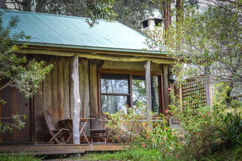 Ghost Hill Road Retreat - Accommodation Newcastle 4