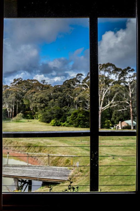 Ghost Hill Road Retreat - Accommodation Newcastle 1