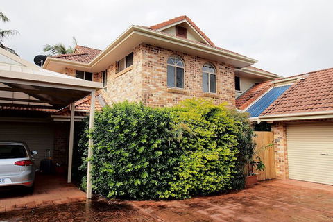 Akai Hana - Accommodation Newcastle 3