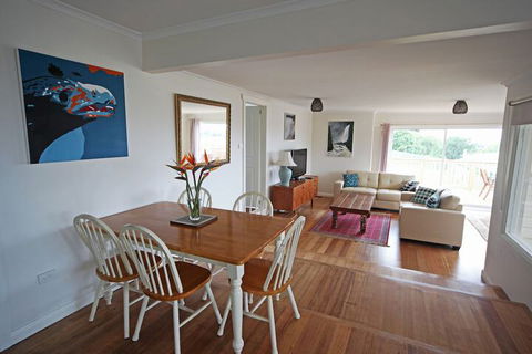 Seaview House Ulverstone - Accommodation Newcastle 4